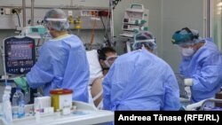 În secțiile de terapie intensiv din spitalele Covid ajung mulți pacienți care nu mai pot fi salvați. Medicii spun că mortalitatea de aproximativ 50%.