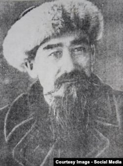 Актан Тыныбек уулу, залкар манасчы, дастанчы, акын жана комузчу.