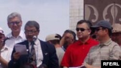 Өмүрбек Абдрахманов, Дооронбек Садырбаев, Өмүрбек Текебаев, Темир Сариев. 27-май, 2006-жыл.