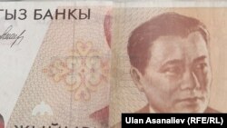 Малдыбаевдин сүрөтү алгачкы улуттук акча-сомго түшүрүлгөн.