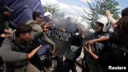 برخورد پولیس و پناهجویان