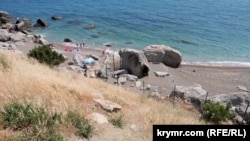 Забор на пляже в Ласпи