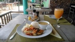 Океан ярында төшке аш