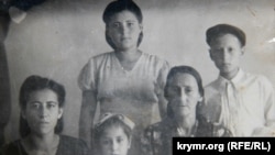 Zumriye Muhtarova tuvğanları ile