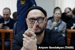 Kirill Serebrennikov flashes a victory sign as he attends a court hearing in Moscow on December 4.