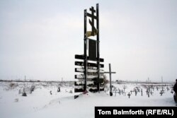 Українська меморіальна дошка на вшанування жертв ГУЛАГу у Воркуті