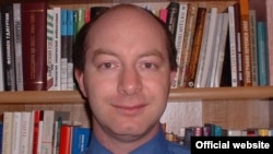 Гарвард университетинин алдындагы Дэвис борборунун улук изилдөөчүсү, доктор Дм. Горенбург