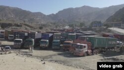 خوگیانی: در گذشته وقتی که راه بسته می‎شد ما با مشکلات زیادی رو به رو می‎شدیم.