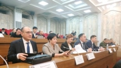 Кой-Таш окуясын иликтеген мамлекеттик комиссиянын мүчөлөрү.