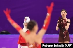 Евгения Медведева Алинә Заһитовага алкышлый