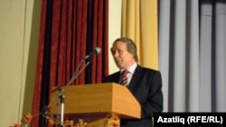 профессор Энгель Таһиров