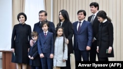 Өзбек президенти Ш.Мирзиёев үй-бүлөсү менен. Ташкент. 04.12.2016.