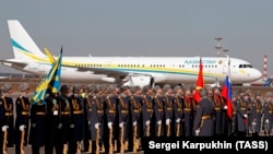 Gazagystanyň prezidenti Kasym-Žomart Tokaýewiň Airbus A321 uçary Moskwa gonandan soň, 2019-njy ýyl.