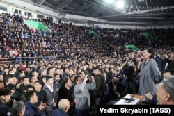 Avksentyeva speaks during a rally against illegal migration in Yakutsk in March 2019.