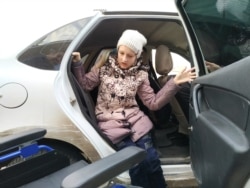 Анна Фролова садится в такси. Уральск, 4 ноября 2019 года.