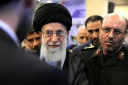 حسین دهقان و علی خامنه‌ای