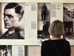 Германиядагы каршылык көрсөтүү кыймылын эскерүү борборунда фон Штауффенбергдин элесине арналган такта. Берлин. 19.1.2009.