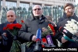 სურგეი კარაგანოვი (ფოტოზე მარცნივ). 2018 წ.