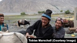 Перед поездкой на Памир. Фото Тобиаса Маршалла. 2018 год.