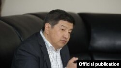 Акылбек Жапаров.