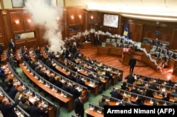 Gaz lotjsellës në Kuvendin e Kosovës në seancën ku u ratifikua Marrëveshja e demarkacionit me Malin e Zi.