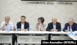 Члены движения "За честные выборы"