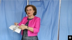 Maria Grapini, europarlamentar al PUSL, partidul lui Dan Voiculescu, s-a remarcat prin gafele făcute în declarațiile publice sau în postările de pe Facebook.