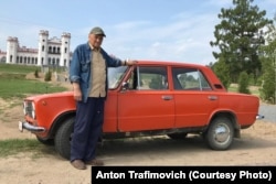 Дзед Коля быў упэўнены, што шукаць карані трэба ці ў Ружанах, ці ў Косаве. Аказалася, што ягоныя продкі паходзіць з зусім іншых мясьцінаў