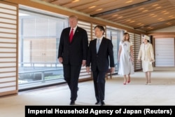 Дональд Трамп и император Японии Нарухито в сопровождении первой леди США Мелании Трамп и императрицы Масако