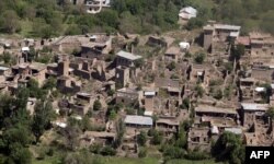 د عملیاتو پر مهال قبایلیان د کورونو پرېښودلو ته اړ شوي وو