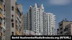 Житловий комплекс на вулиці Срібнокільська