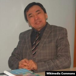 КТМУнун профессору Жээнбек Алымбаев. 19.12.2012.