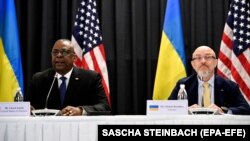 ლოიდ ოსტინი და ოლეკსი რეზნიკოვი