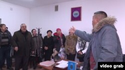 Аламүдүн айылынын нааразы болгон тургундары