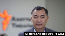 Равшан Жээнбеков.