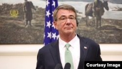 Эштон Картер.