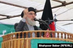 «Когда вы укрываете вооруженных противников соседней страны, это может означать только то, что вы объявили им войну», — Гульбудин Хекматияр, бывший полевой командир, симпатизирующий талибам.