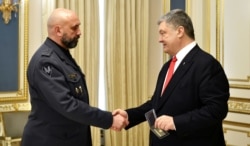 Заступник секретаря РНБОУ Сергій Кривонос і експрезидент Петро Порошенко. Київ, 12 березня 2019 року