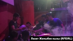 Посетители ночных клубов