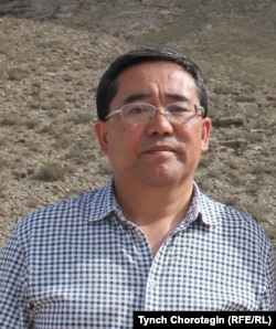 Профессор Мамбеттурду Мамбетакун Артыштагы Тегирмети айылында. КЭР. 14.7.2014.