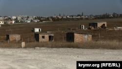 Sürgünlikten qaytqan qırımtatarlarnıñ çoqusı toplu yaşağan qasabaları böyle inşaatlardan başlandı.