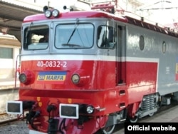 CFR Marfă deține trei tipuri de locomotive după modul de funcționare: Diesel-hidraulică, Diesel-electrică și electrică în întregime