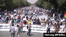 تعدادی زیاد هزاره‌ها از طریق رژیم شیعۀ ایران برای جنگ به حمایت از رژیم بشارالاسد به سوریه رفته‌اند.