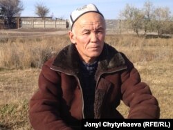 Абдил-Ахат Курбанов, Сокулуктагы үйүнүн жанында