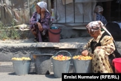 ​Средняя пенсия в Кыргызстане в 2021 году составляла 6 248 сомов. Это 75 долларов США.