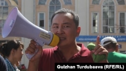 Айбек Мырза на акции в Бишкеке, 8 августа 2018 г.