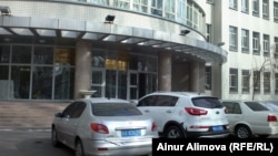 Учебный корпус Синьцзянского медицинского университета. Урумчи, 22 февраля 2013 года.