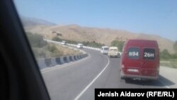 Жители Ак-Сая возвращаются в свои дома из города Баткен, куда они были эвакуированы из зоны конфликта. 25 июля 2019 года.