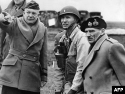 دوایت آزنهاور (چپ)