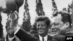 Прэзыдэнт ЗША Джон Кенедзі і мэр Заходняга Бэрліну Вілі Брандт, Бэрлін, 26 чэрвеня 1963